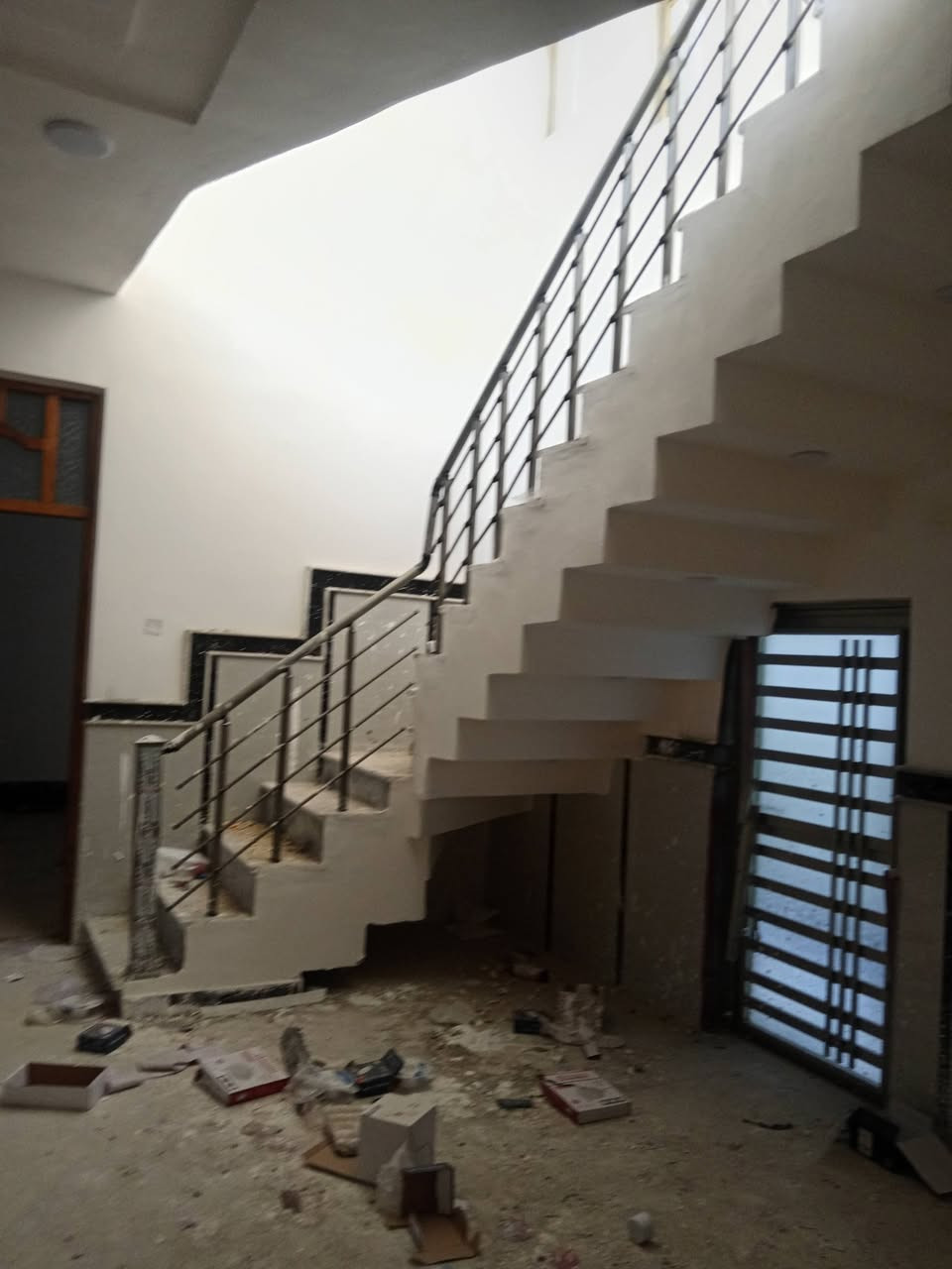 دار ٢٠٠متر قاط واحد علئ ساحه بل ١١الف نهاوند البيت جديد استفسار ***********
