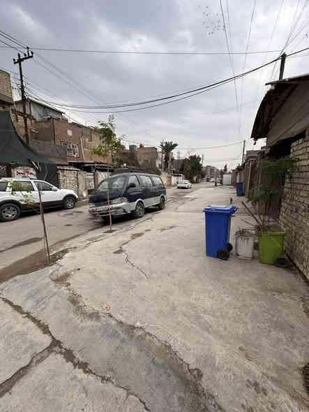 السلام عليكم  بيت 100متر وتشجير 50 متر حديقه وكراج وصحيات زراعي سند 25 الشعب حي الجزائر قرب روضه البنفسج يحتوي على الطابق الاول غرفه نوم مطبخ صاله صحيات استقبال  والطابق الثاني ثلاث غرف نوم وصاله وصحيات  للاستفسار الاتصال ***********
