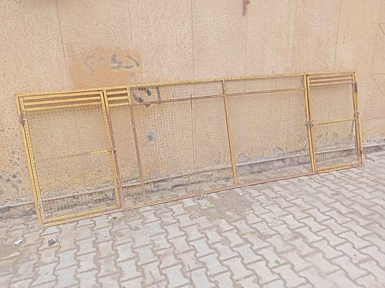 السلام عليكم وجهيه مال طيور نضيفه
وجهيه هيه وياه بعد صفحته  قياس 120 وفي 370 
بيهة بابين 2ونضيفه كلش شراي اتصل وتدلل 
***********
