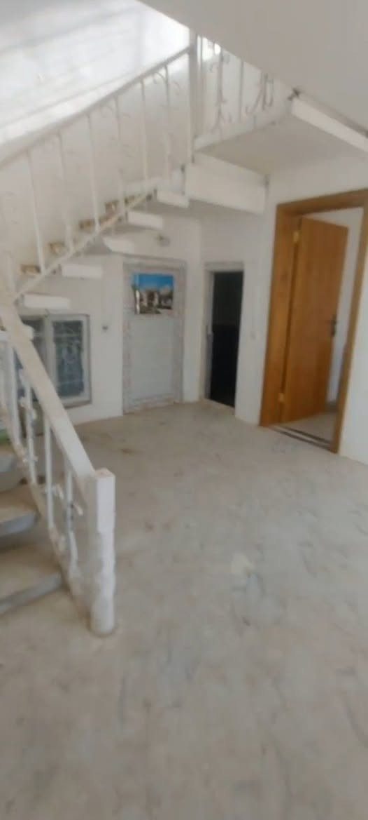 سلام عليكم
📌بيت للبيع طابقين 
مساحه 180 متر /سند 25 /
📍طويريج شارع 40 خلف الطابو وقريب على شارع الحولي خلف قاعة القصر الابيض 
البيت  سيراميك كلش مرتب
♦السعر. 59 قابل لتفاوض
[[وتساب***********]]
______________________
[[اتصل. ***********]]
