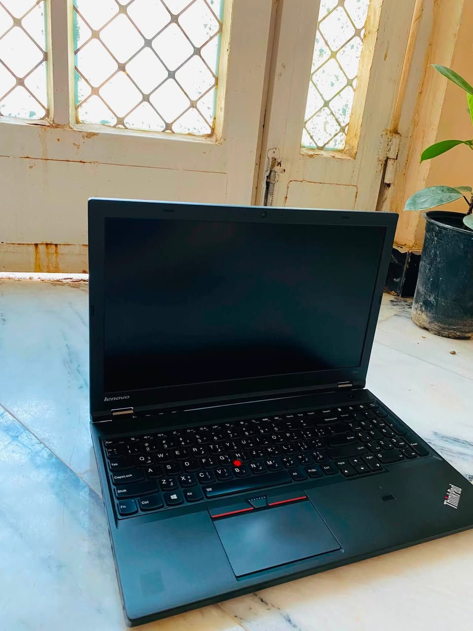 السلام عليكم
💻  Lenovo ThinkPad W541
 • المعالج (CPU): Intel Core i7 (الجيل الرابع - فئة MQ )
 • الهارد (Storage): SSD بمساحة 256 جيجابايت
 • كارت الشاشة (GPU):
 • داخلي: Intel HD Graphics
 • خارجي: كارت مخصص (Quadro) بسعة 2 جيجابايت
 • الرام (RAM):    16 جيجابايت (DDR3L)
 • الشاشة: 15.6 بوصة
 • : قارئ بصمة +  Thunderbolt سريع .
 ◦ السعر :250
 ◦ العنوان:بغداد/العامريه
 ◦ الرقم؛***********
