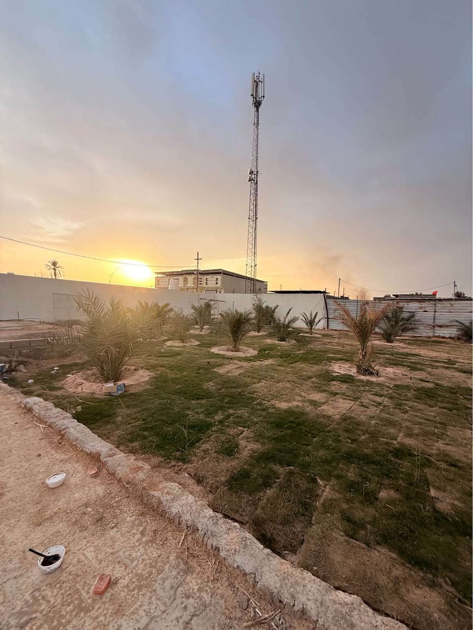 سلام عليكم وسعد الله أوقاتكم ⁉️👋

بستان للبيع 🌿 يحتوي على بيتين 
المساحه الكليه 2.000 متر
مساحه البيت لأول 150 متر على تبليط بناء حديث 
و مساحه البيت 
الثاني 250 متر بناء طابوگ فارغات و جاهزات للسكن

طابو ملك صرف سهم 
تحويل بسم المشتري 

جميع خدمات متوفرة
بستان عامر يخبل 

#العنوان بصره أبي الخصيب طريق الصحراء  
السعر 370 و بي مجال 
للاستفسار *********** صادق البصرة, العراق
