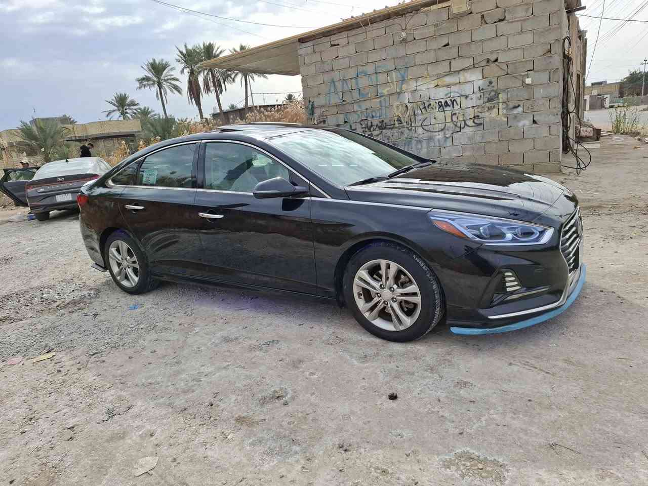 السلام عليكم للبيع او المراوس سوناتا لمتد موديل ١٨ فول  ماشيه ٨٥ ميل ضررها موضح بالصور جاملغ امامي بدون ارباك رقم بابل بأسمي *********** &***********
