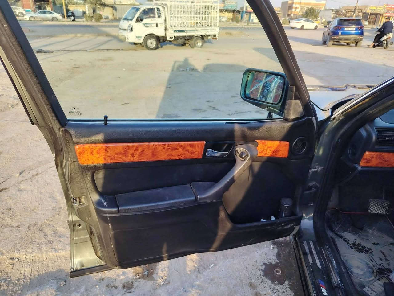 BM موديل 90محدثه  حجم735 نضافه 100/100 مالك موجود مصبوغه للجماليه كهربائيات خير من الله شاشه  دوشمه كامله فقط بيه خربطه بسيطه بالجويتر رقمي ***********سعر 53وبيه مجال بسيط
