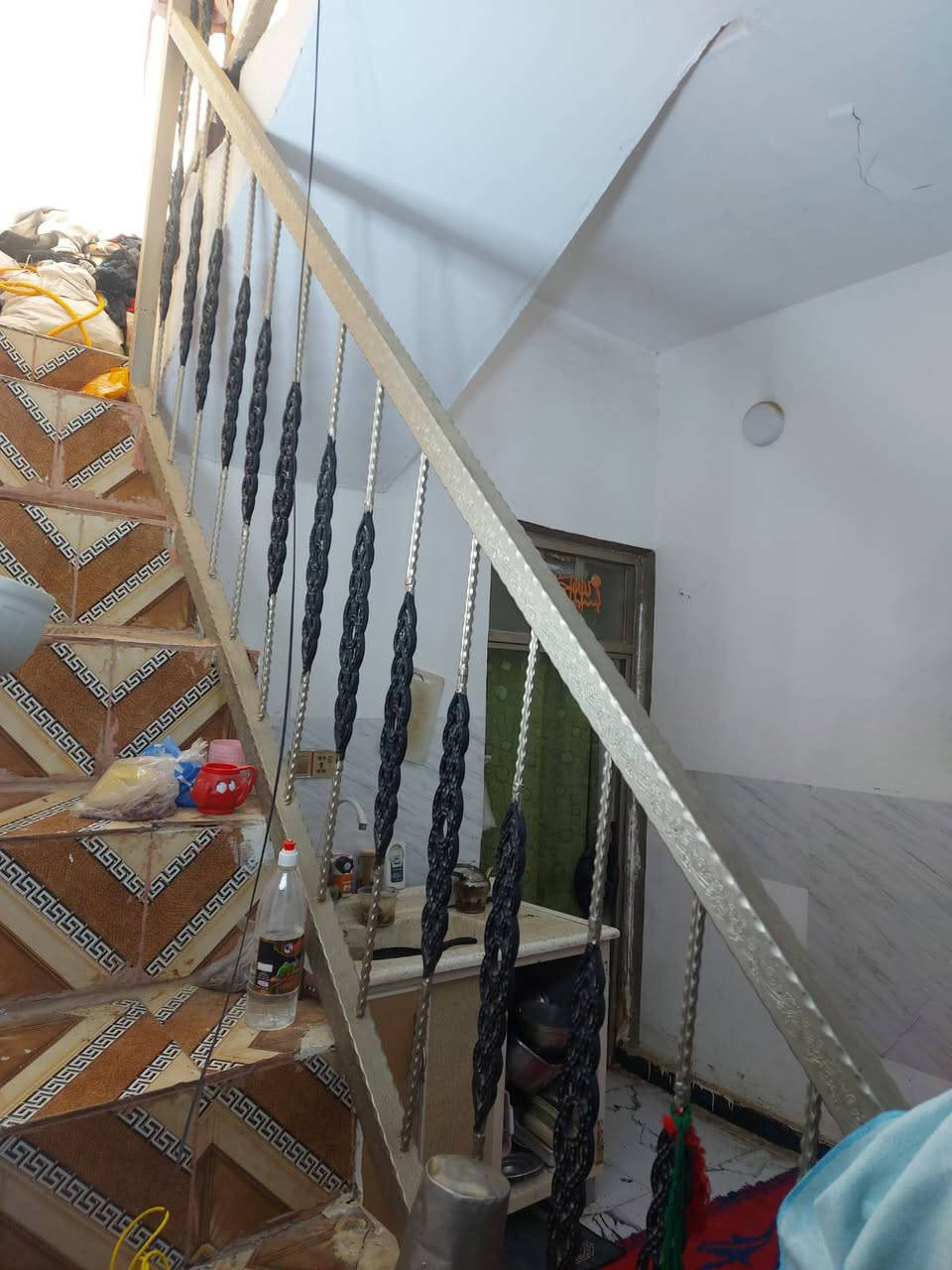 للبيع بيت مساحته 100 متر بشارع المطار القديم فرع صيدليه البراكيه بي غرف وصاله ومطبخ واستقبال وتخاريج صب فوك وجوه ارضيته بورسلين السعر 28 مليون وبي مجال
***********
***********
