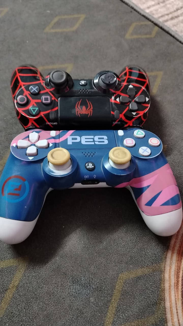 السلام عليكم بلي فور سلم☺️ نضافه حلوه ومابيه شي😍
الجهاز خفيف و مابيه اي تقطيعات 😌
و الجوستيكات عاديه مو اصليه مصار هوايه من اخذته وما مشغله هوايه يعني الجهاز واحد علئ واحد
نضام 12.52 سلاسه 100٪ 🥰
و موجود وياه اربع اقراص 
گود اوف وار اله الحرب الجزء الرابع بالعربيه🥵
و جي تي اي 5 درايفر 
و لوردس ذه فالين 😌
و ذه لاست اوف اس و وايراته الاصليه شرط گدامكم بالصور🥰👍
هاي ارقامي للاستفسار 
فقط رصيد ***********
و هذا بيه واتساب ***********
السعر مناسب جداً جداً
