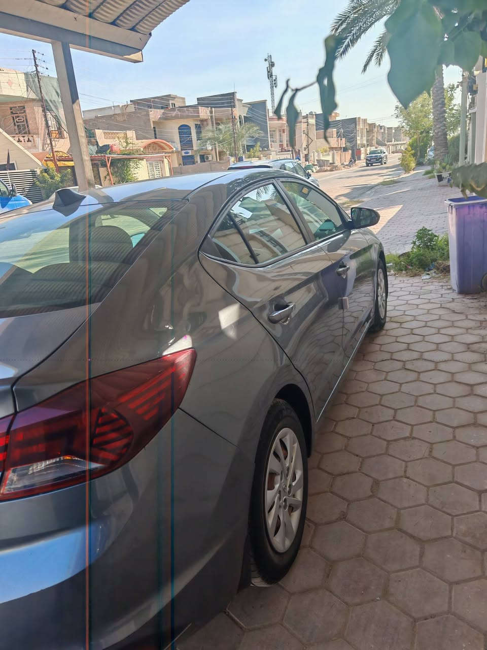 السلام عليكم الانترا لون سلفري رقمها اربيل الجديد ب اسمي موديل 19 امريكيه مكينه 2000 دوش فقط بيها صبغ جاملق الامامي جاملق الخلفي سياره جديده واي نقص ما بيها ومكينه ما مفتوحه بلاديه السعر 125 وبيها مجال مكان السياره بغداد المحموديه الاستفسار على هذا الرقم  *********** ***********
