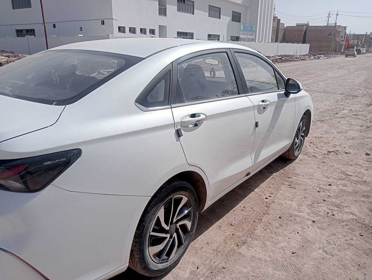 سلام عليكم بايك يو فايف السيارة ماشي 4000. بيه بس هاي الرصعه مثل ماموضح بالصورة السيارة كاعيات سبايدر ضمان شركة 3سنوات متوازي للبيعته عندي مريض والا سيارة خير من الله . شراي يراسل أو الاتصال *********** حتى تايرات مبدل لان تايرات الشركه يابسه رايده 16.5 حتى حدادية مرتبه ناعم السيارة كلش
