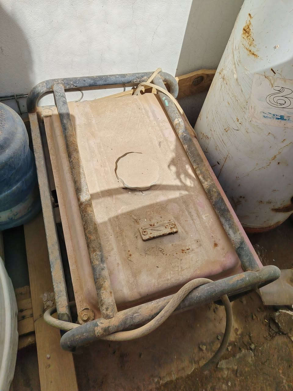 اغراض للبيع كلهن ١٥٠ خزان حجم جبير كيزرات اثنين جبير وزغير شغالات بس الجبير  يندي مي قليل والمولدة شغاله الله شاهده كلهن ١٥٠ الشراي بس


**إذا كنت صاحب هذا الإعلان وتريد حذفه لأي سبب، رجاءا أرسل رسالة إلى الدعم الفني**