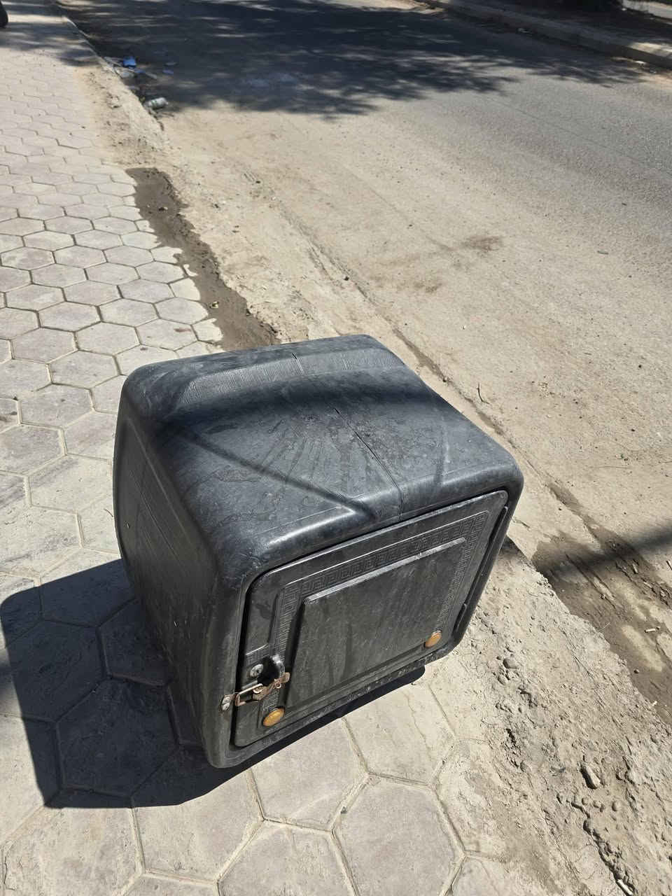 صندوق دلفري للبيع 
متروك اخو الجديد رايده بـ30 وبي مجال بسيط.


**إذا كنت صاحب هذا الإعلان وتريد حذفه لأي سبب، رجاءا أرسل رسالة إلى الدعم الفني**