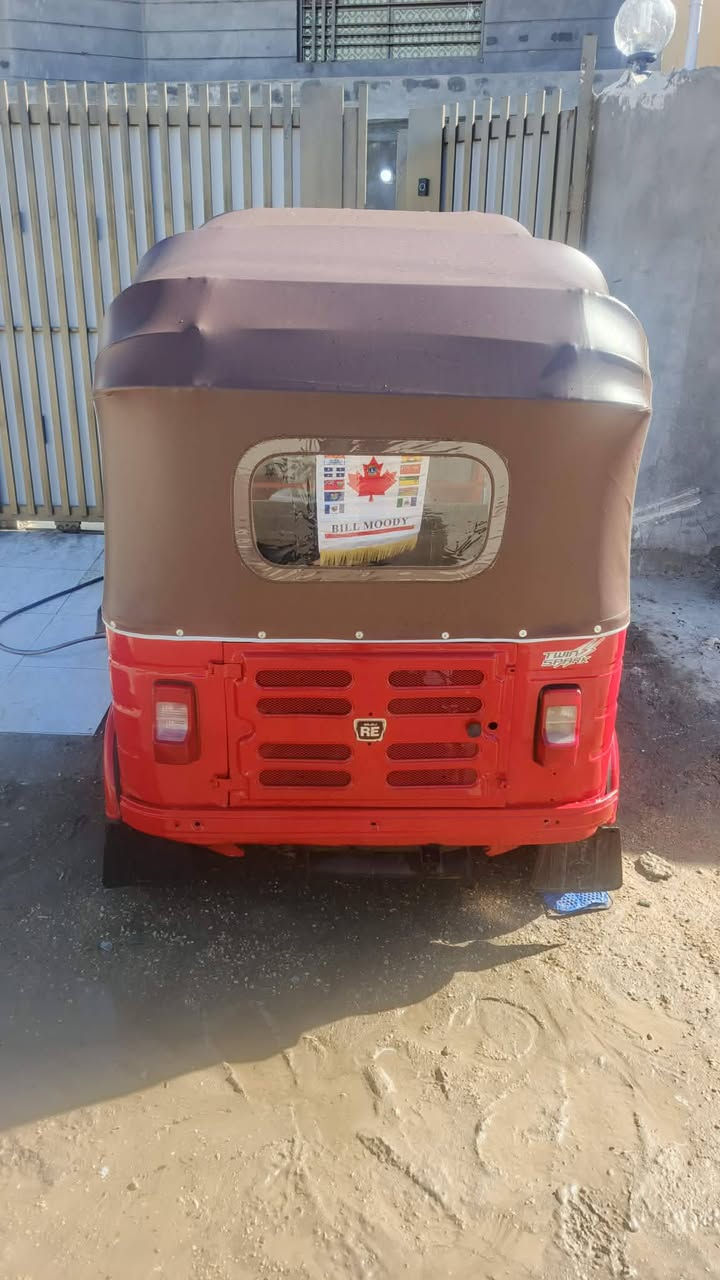 السلام عليكم تكتك موديل 2018 مصبوغه عام للجماليه محرك 20 التكتك كامله ما نقصهه برغي محركهه خير من الله اوراق بسمي  مكاني بابل الحمزه الغربي السعر 4/100 وبيهه مجال  قليل للاتصال ***********
