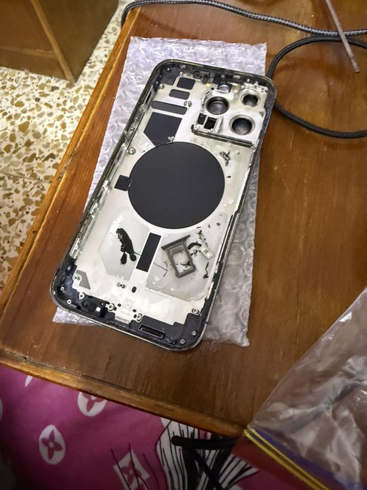 شاصي مع الظهر ايفون 14 برو ماكس
اصلي حتى الظهر ممبدل بدلت التلفون لون ذهبي وهذا الاصلي بقى العنوان بغداد الكرخ 
***********
السعر 70 الف من الاخير ملاحظة اصلي وكالة
