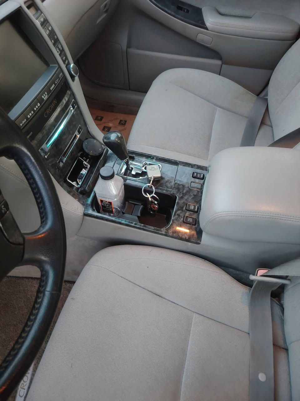 سلام عليكم شاهينه للبيع ادوات مديل2007 كصت جنطه دخول جديد بصمه رصاصيه الون سلفري  السعر 40 مكاني نجف رقم الهاتف ***********
