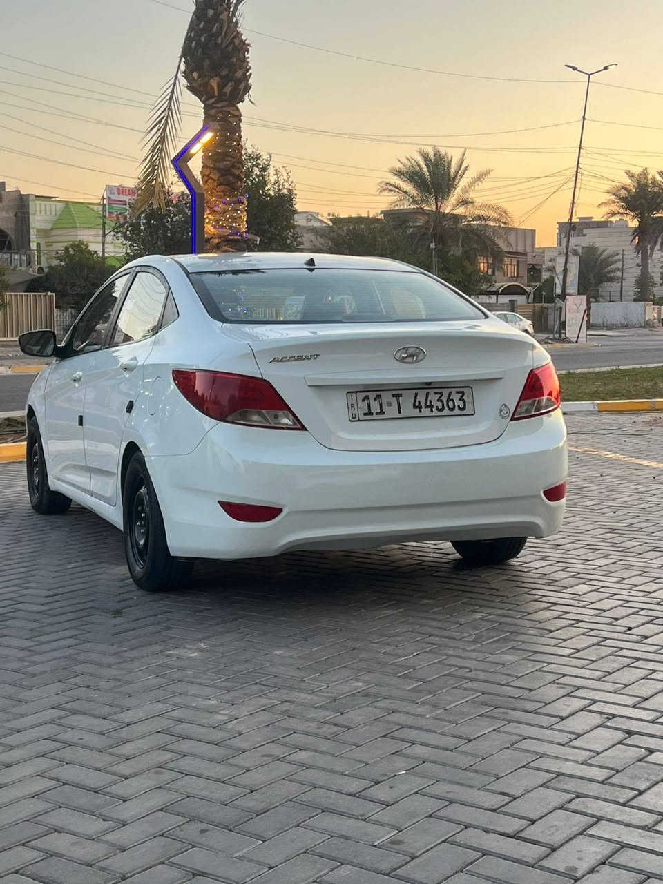 سلام عليكم  اكسنت خليجي موديل ٢٠١٧ بيها خشم بنيد صبغ أثر تكشير
وباب خلفي جهه العبري صبغ 
وباقي سياره كفاله 
كير مكينه مكفول 
تبريد تدفئة شغال 
صدر مكفول 
تخم تاير مكفول 
السعر ٩٤ وبيها مجال قليل عنواني بغداد البياع ***********
