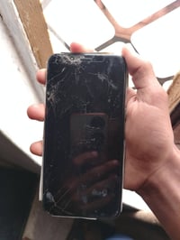 ايفون • شاشة مضروبة • بطارية اصلية