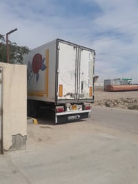 للبيع شمتز مديل 2006سمك 5 تخم تاير دنكير رفاع شاصي ركبه شرط فصل او ربط...