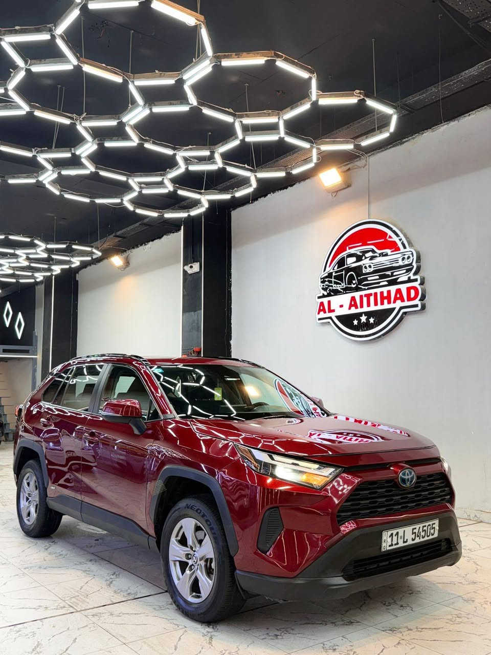 السلام عليكم.... سعر مناسب 
TOYOTA  RAV4 HYBRD
XLE  
لون ماروني 
موديل 2022
فول مواصفات  هايبرد 
محرك 2.5  H 
عداد   62الف  M 
مواصفات السيارة 
بصمة  تشغيل وأبواب
فتحة سقف 
انارة الداخلية ثلجي 
سماعات JBL
 دبل لدى امام بروجكتر 
رادار أمامي وجانبي وخلفي
مانع تصادم
صندوك كهرباء 
جام أربعة اوتو 
لايت اوتو 
شاشة كبيرة كامرة خلفية دوارة 
شاشة ابل كار بلي 
اشاير مري 
مانع انزلاق 
فور ويل 
٣ وضعيات للقيادة  ماوس 
تحكم استيرن فول
 مثبت سرعة واوامر صوتية ورادار تفاعلي وتحديد مسار شاشة اعطال حساس اطارات 
سيارة نظيفة 
حادث بالمنشور موجود
سيارة رقم بغداد هزة جديدة 
ورقم الدولي 
ماشية 65الف مايل 
السعر / 18800 $
للاستفسار / ***********

