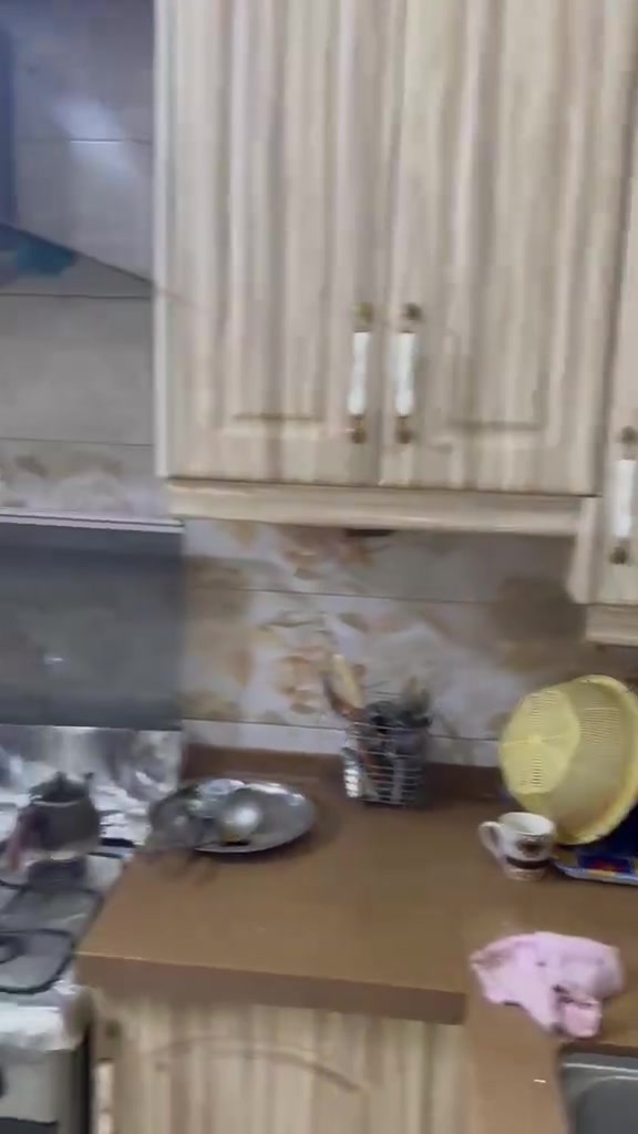 🏡 دار حديث للبيع – الأمين الثانية / حي الإعلام ✨
📍 الموقع: الأمين – حي الإعلام
📌 قرب جامع الفرج مقابيل بيت القلعة

📐 المساحة: 105 متر
📏 الواجهة: 7.5 متر
📏 النزال: 14 متر
🛣️ عرض الشارع: 10 متر

🏠 بناء حديث ومميز
🔹 يتكون من:
▪️ 4 غرف نوم
▪️ 2 حمامات
▪️ استقبال
▪️ مطبخ
▪️ صالة فوق وجوة
▪️ بيتونة على عرض البيت

💰 السعر:272 مليون وبي مجال بسيط

📞 للاستفسار:
***********
