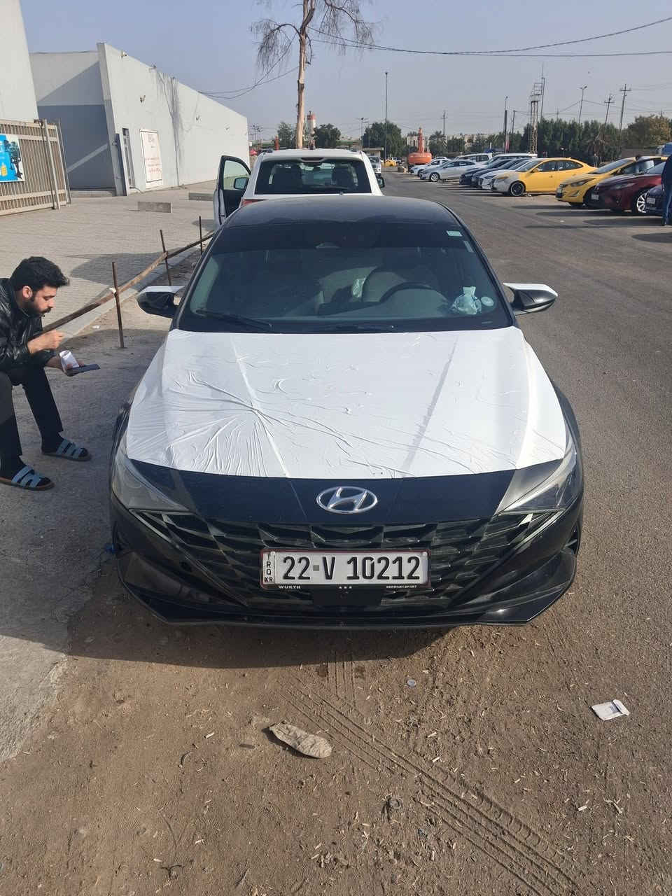 Elantra 2022 SEL فول مواصفات عده الفتحة
وارد امريكي مكينه الفين 
السيارة بيها ربع الجاملغ و ربع البنيد بدون ايرباك بدون. دواخل 
مواصفاتها هواي 
سيارة ب اسمي تحويل ثاني يوم 
مكانها بغداد الكرادة 
سعرها مناسب 
اتصال او واتس اب
***********
