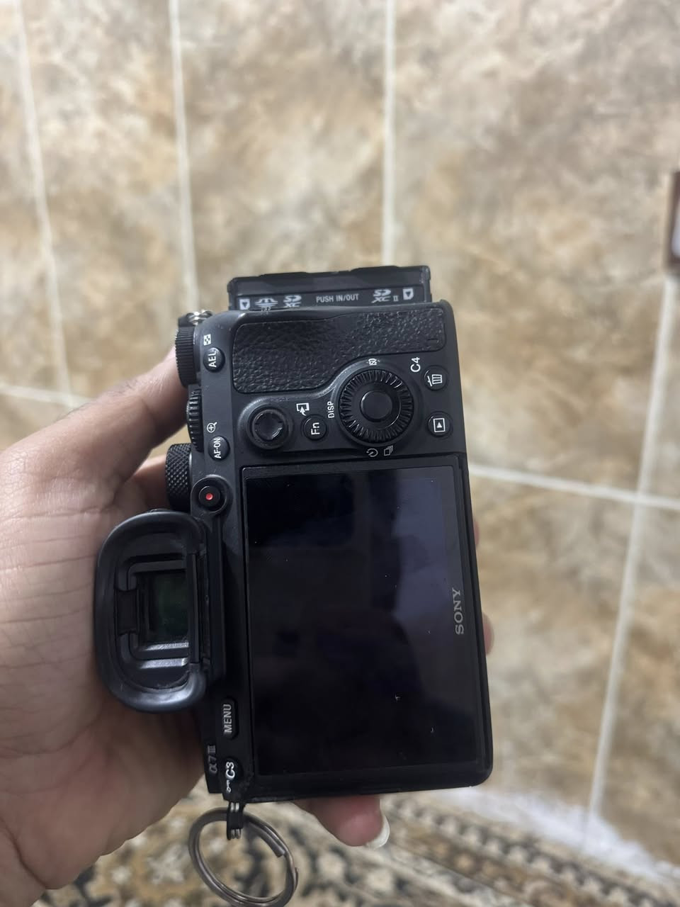 كاميره سوني a7مارك 3.       الكاميره كلش نضيفه ماصالي فتره من اخذتها نضافه الكاميره 100بل 100

غراضها موجودين كارتونها وشاحنه 

ششترها ١١الف

للتوصل خاص  او ع رقم 
***********
