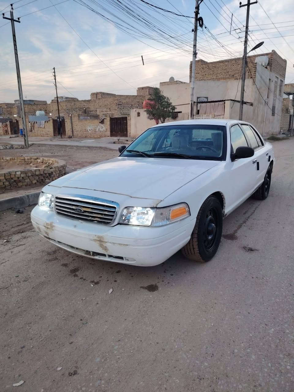 سلام عليكم فورد فكتوريا للبيع السيارة جديدة كير مكينة كشنات جدد تخم تاير وتخم ويل بوليسي السيارة حاوية بدون كصة ما متومة بدون أرقام/المكان ميسان العمارة/رقم راعيهه ***********/السعر 36 وبيهة مجال حك الجية
