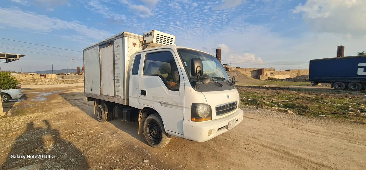 سيارة كيا براد موديل ٢٠٠٢ للبيع رقم بغداد شرط التحويل والنظافة كما في الصور . محرك نظيف البراد شغال كمبريسر جديد مشتغل فقط كم شهر 
***********
السعر ٧٠ ورقه
