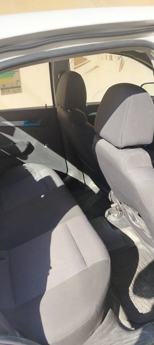 أفيو وارد أمريكي 2010 ضررها جاملغ يمين امامي ومبدل جديد ،،سيارة جاهزة من محرك وكير وطخم وتبريد واني شرعيها كير أوتو قفل سنتر رمونت ..سعرها ب66 بيها مجال قليل للأستفسار ***********..(لحد يدخل خاااص ماجااوب)
