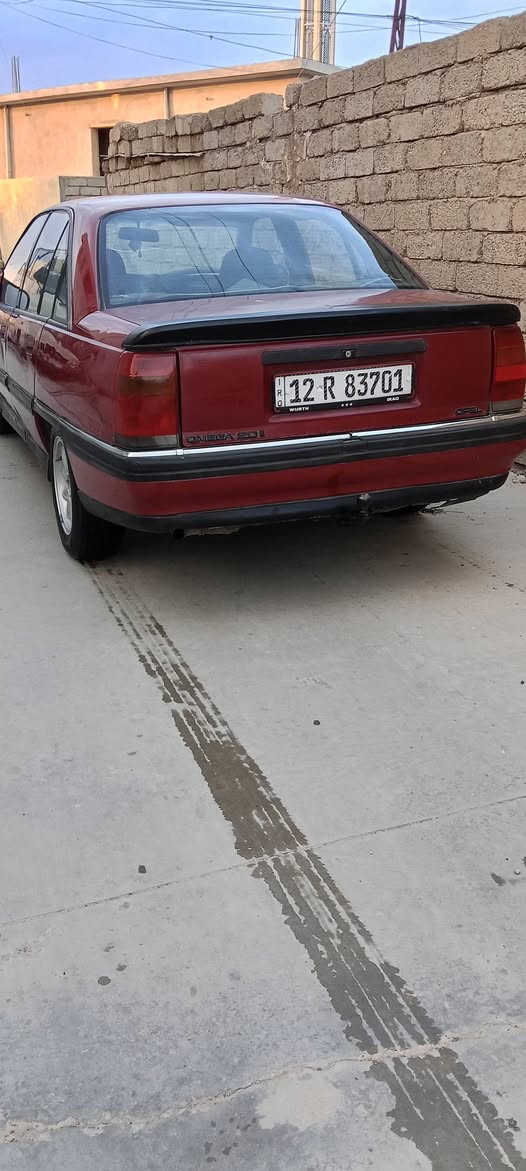 السلام عليكم اوبل اوميكا حجم 20 محرك مال كصه موديل 93 بدون خيسان سنويه وارقام جدد اني الشرعي وشرط التحويل السعر 33 وبيها مجال بسيط  رقم الهاتف ***********
