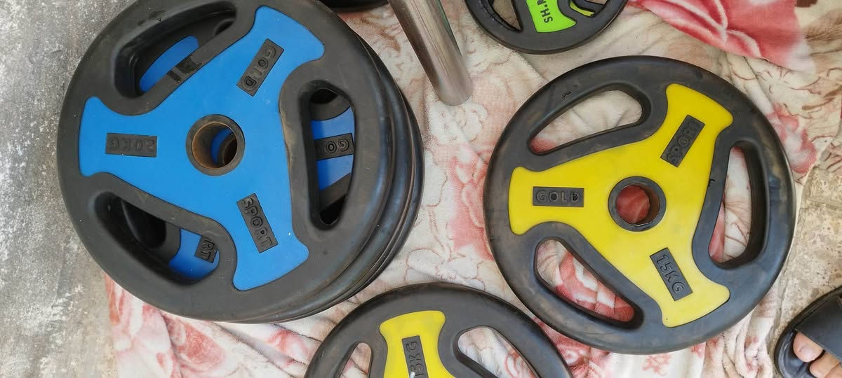 للبيع اوزان حديد فتحه عريضه  العنوان السماوه
4 اقراص وزن 20kg 
2 وزن 15kg
2 وزن 10kg 
2 وزن 5kg 
2 وزن 2.5kg 
شفت وزنه 15kg طول. 2.2 متر 
ملاحضه استعمال بيت فقط مابيهن حتة جلخ  وهاذة النوع اقراص معروف قوي ويتحمل + وزنه صحيح  ما موجود بس القاعات الحديد ملاحضه جبتهن من بغداد جديد مو مستعمل گبل الية 
***********  السماوة  السعر 250 قفل
