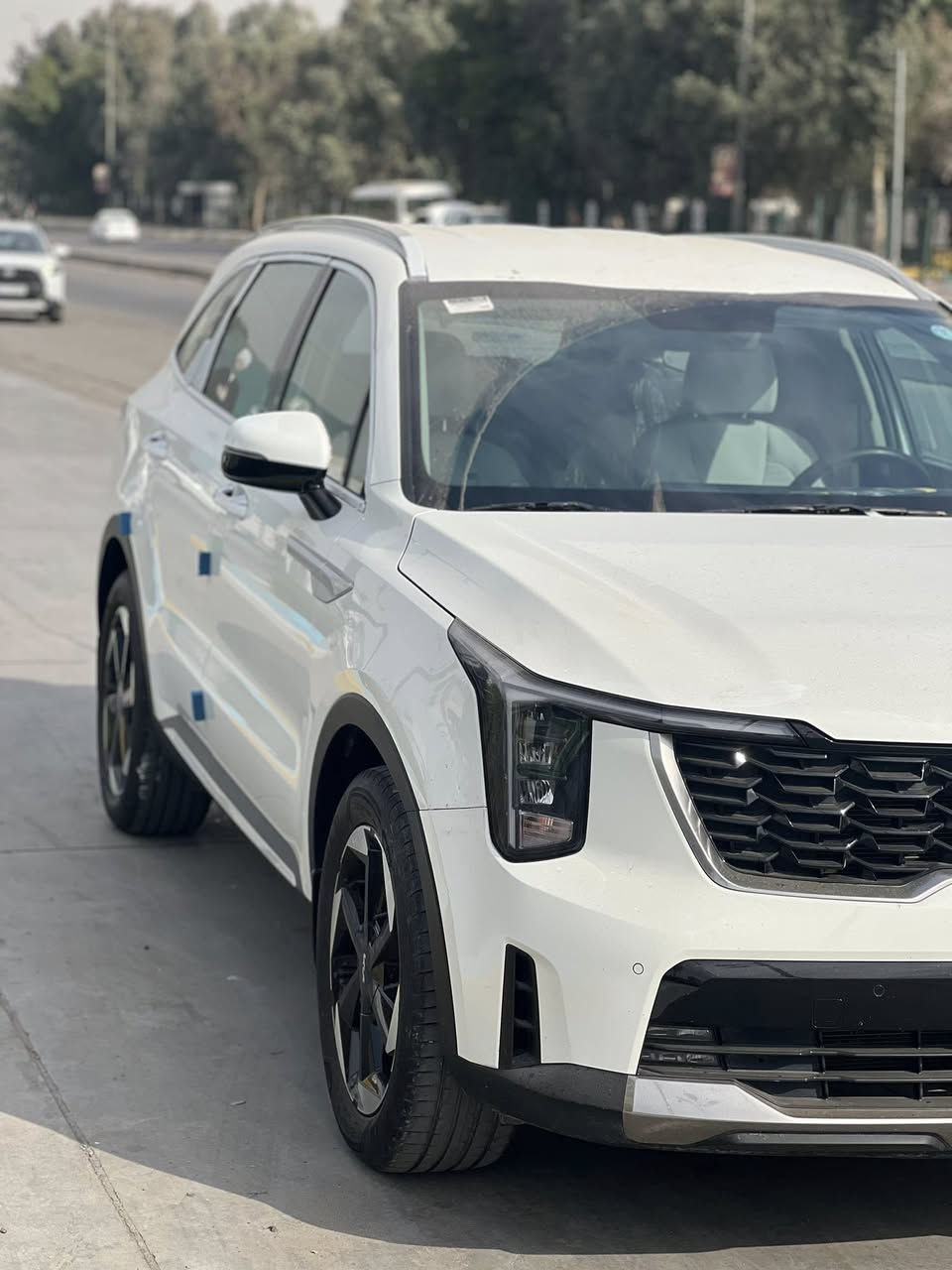 سلام عليكم 
سياره كيا سورنتو موديل 2024 
خليجي ماشيه 30 ألف 
مكفوله شاشه منتصله 
رقم شمالي لدولي 
7 راكب 6 سلندر 3 قطع تبريد 
كير ماوس سايد بريك دكمه 
باب خلفي كهربائي 
السعر 310 وبيه مجال 
مكان السيارة بغداد البلديات 
استفسار على رقم ***********
