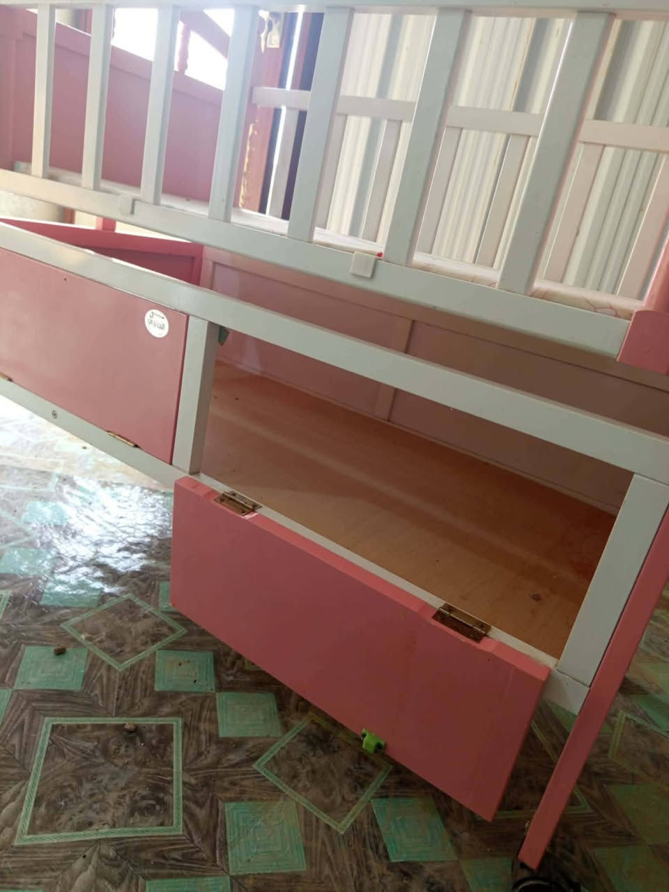 سلام عليكم
سرير للبيع نظيف استعمال قليل 
السعر 60 
للاستفسار ***********
