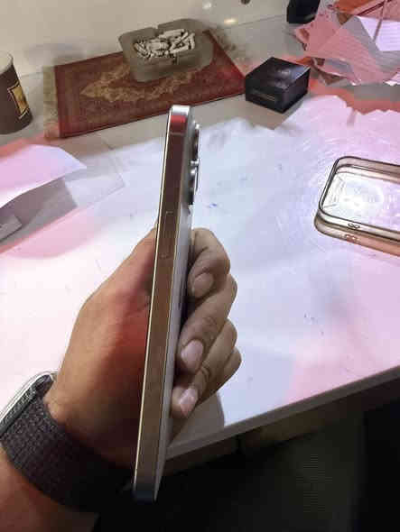 سلام عليكم 15 برو ماكس نضافه 100/100 لاشخط ولا زلغ ضمان ماستر ماخذه باكيته موجود بطاريه 88 مكاني بغداد الصليخ السعر 1100 الرقم ***********
