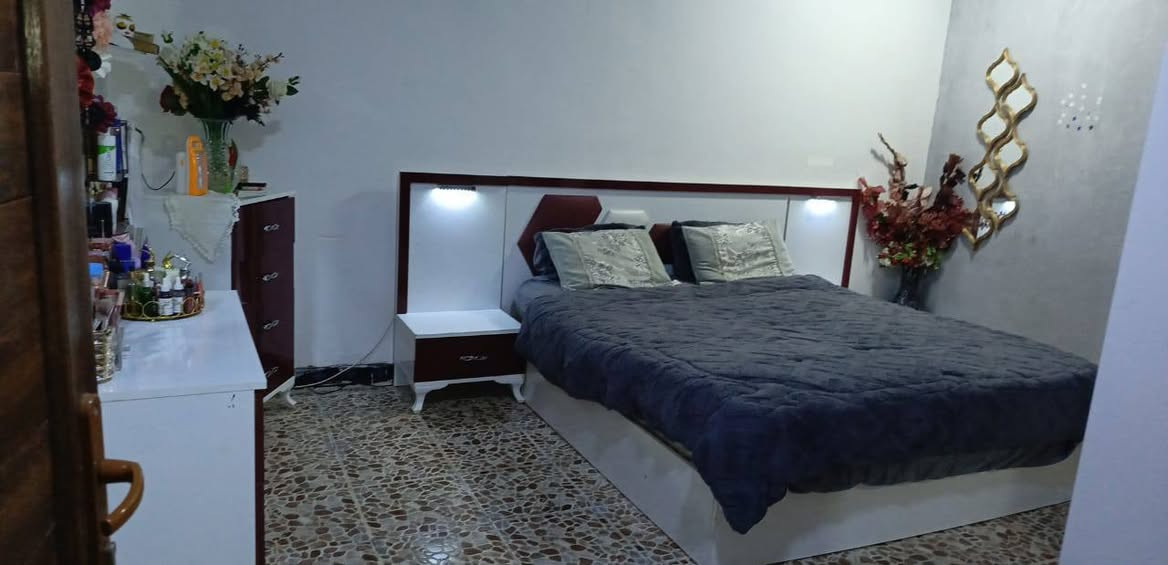 بيت للبيع في بانميل قرب الشارع العام 
المساحة 230 متر زراعي يتحول إلى طابو 
الدار يتوفر من 
استقبال 
وصاله مشترك 
مطبخ كبير 
غرفة نوم 
صحيات داخليه 
كراج كبير 
وحديقة 
السعر 27 مليون وبي مجال 
للاستفسار اتصل ***********
