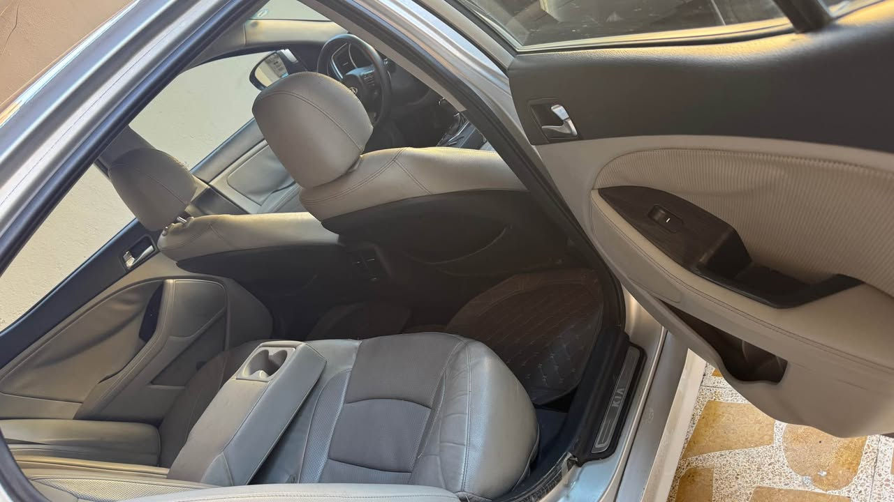 سيارة اوبتما كلين تايتل بيها دائر الخلف بارد
كوري باي كوري موديل 2015 
محرك 2400 دوش
كير عادي توماتيك AT
ماشية 85 الف كيلو
تبريد قطعتين
‎شفتات ستيرن 
‎وسائل ترحيب 
‎كشنات جلد
‎بانوراما
لايتات زينون 
طخم امامي خلفي جديد
‎طخم تواير جديد 
‎سنوية هزة جديدة
‎سيارة جديدة ادامة كاملة للمكينة 
باتري جديد
مابيها مصرف 
***********
سعر نقد 145$ موصل, نينوى
