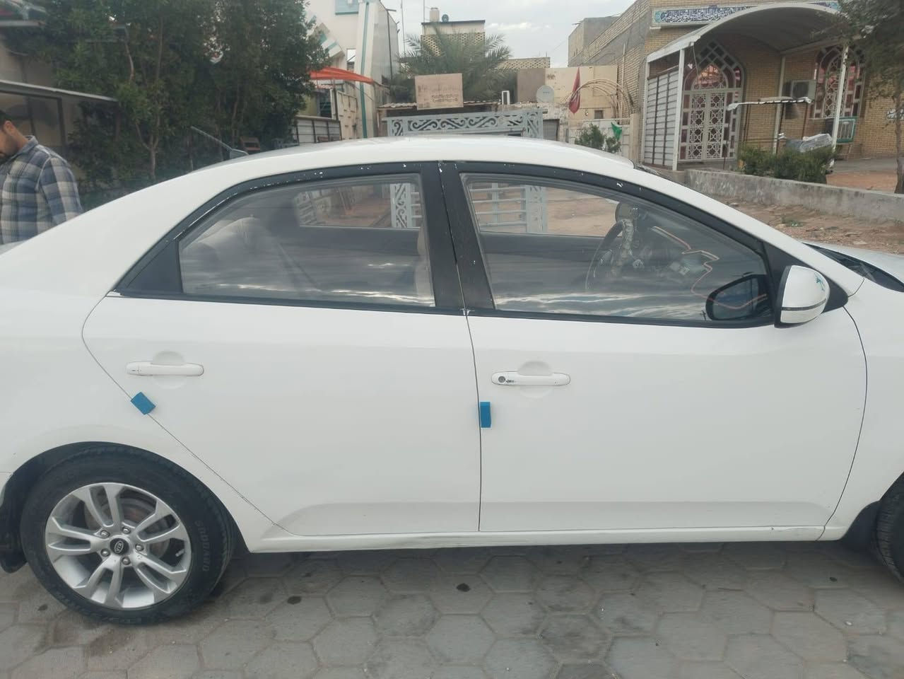 السلام عليكم للبيع كيا سيراتو خليجي مديل 2009 مكينه 2000 كير حداديه تبريد تدفئه كله كفاله رقم اربيل صاقط سياره بيها 3قطع باب السائق والباب الخلف السائق وبنيد مكاني نجف حي الوفاء مقابل الجزيره للاستفسار ***********
