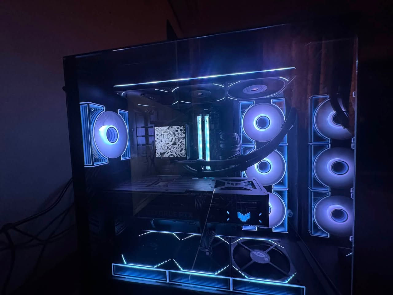 السلام عليكم
PC للبيع مستخدم ٥ اشهر نضيفه جداً

مواصفات

كرت    RTX 5070TI ASUS TUF  

مذربورد ASUS TUF B 650 PLUS WIFI

رامات XPG DDR5 6400 32 g

ذاكره تخزين SSD 1T TIME GROB

بور MSI 850 W gold 

معالج RZ 7 7800X3D

مبرد مائي Cooler thermalright hyper vision

كلش نضيفه وحلوه ومثل ماموضح بل صوره  cod modren war fer 3 

300 فريم ثابت على اعدادات 2k

مع ال DLSS 5

ا pc للبيع بدون ملحقات

السعر 3.5 مليون

الرقم:***********

عنواني: كربلاء
