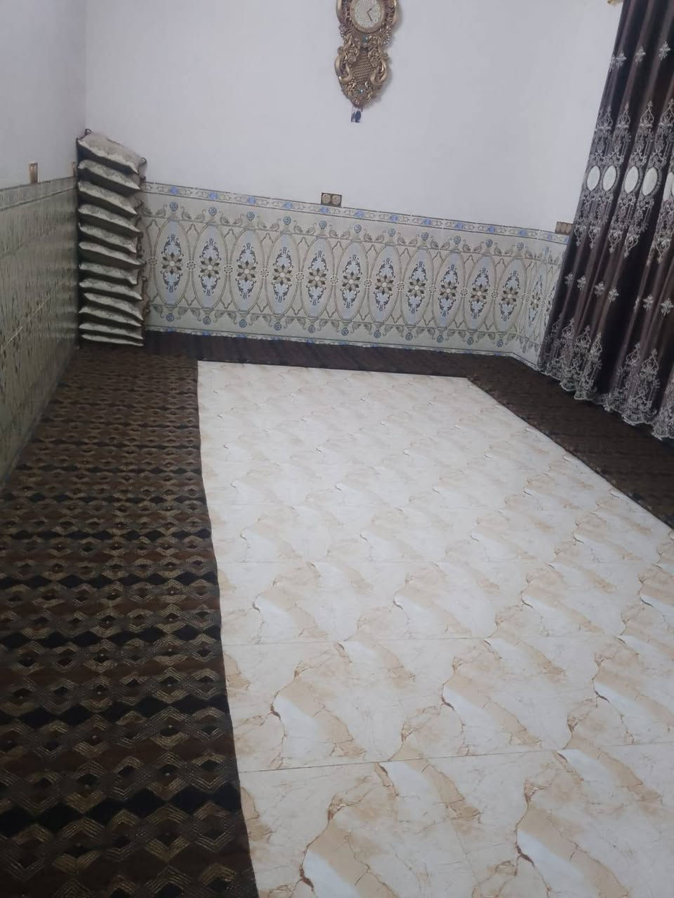 مكلف بالنشر بيت للبيع
الموقع الحورية الجديدة قرية شكرٱ الشارع العام مساحة الارض ٦٠٠ متر ومساحة البناء ٢٠٠ متر يتكون البيت من غرفتين نوم+ استقبال+هول استقبال+ مطبخ البيت جاهز

***********هاتف.صاحب البيت
