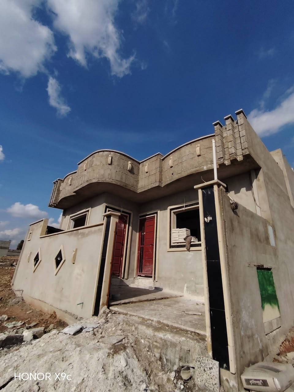 دار للبيع في حي القوسيات
قرب مركز الشرطه 

المساحه.   150.   م. 

وجها.   10.  نزال.   15.  م 

يتكون من غرفتين نوم هول استقبال مشتملات مطبخ كراج 

اتجاه قبله تام. 

سند زراعي نموذج 25حق التصرف سند ابيض 

خدمات ماء كهرباء التبليط 20متر 
بناء حديث 

السعر.  40.  مليون بي مجال 

الاستفسار بل الارقام 

***********
***********
