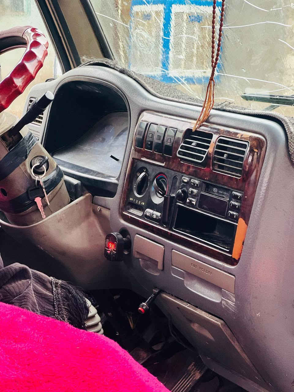 السلام عليكم يوجد كيا بزون للبيع ادوات بدون رقم 
موديل 2002 كير محرك اكسل شرط السياره بدون گصه للاستفسار الاتصال على رقم ***********

السعر 37وبيه مجال
