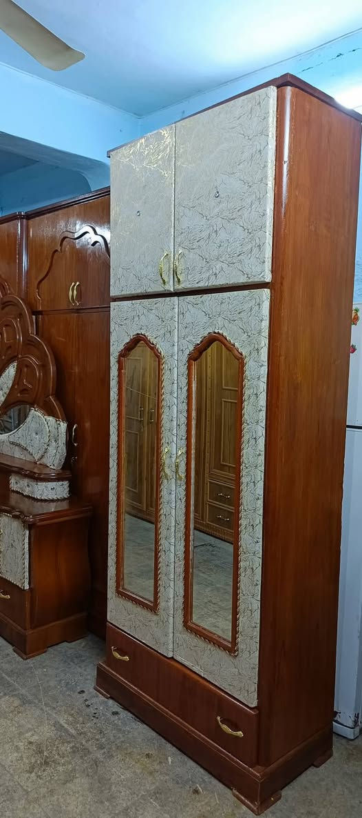 غرفة ٦باب صاج ملحق شغل ثقيل جدا نظيف توصي ظهر جمبر جاهزة السعر 700تواصل خاص ***********
