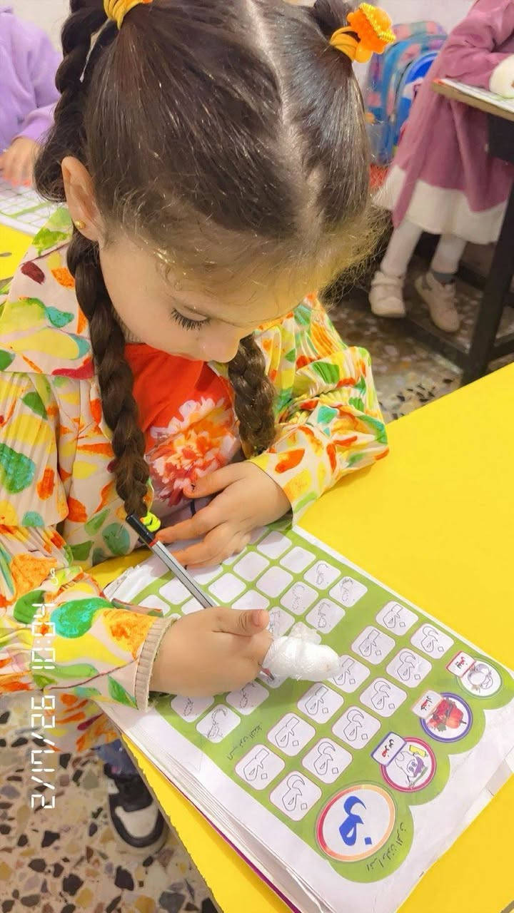 طلاب صف الروضة
أثناء كتابة الواجب

#شعارنا #لسنا #الوحيدون #لكننا #نطمح #ان #نكون #الافضل
ناحية الوحدة - سيد عزال - خلف مدرسة الحليم الاهلية
للاستفسار ***********
