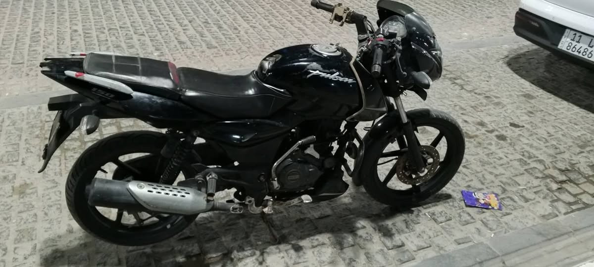 بولسر للبيع الدراجة رقم وسنوية الدراجة ما محطوط عليهة سبانة كاملة كهربائيات كاملة وبلادية ما ملعوب بيهة نقصهة بس باتري ولمحرك ناعم ولباقي موضح بالصور السعر 1700000 للتواصل واتساب ***********
