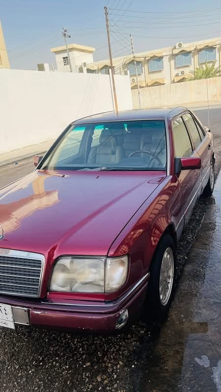 السلام عليكم سياره مرسيدس بينز مديل 95
 محرك بلادي جديد 320 خراطيم سته سليندير 
كير جديد 
رقم بغداد باسمي 
تبريد شغال ثلج 
غرفة جلد 
جام كهرباء 
صبغ عام جماليه 
تخم تاير جديد 
 دبل فيتبم  
مكاني النجف الاشرف للتواصل 
***********
