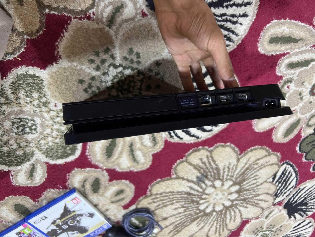 سلام عليكم بليستيشن 4 سلم 500GB نضيف اخو الجديد شرط الفحص والضمان 
محتويات البلي اقراص عدد 2 
وجوستك وحدة وكابل شحن وكابل تشغيل 
السعر 230 الف 
عنواني البصرة الجمعيات الاولى 
*********** البصرة, العراق
