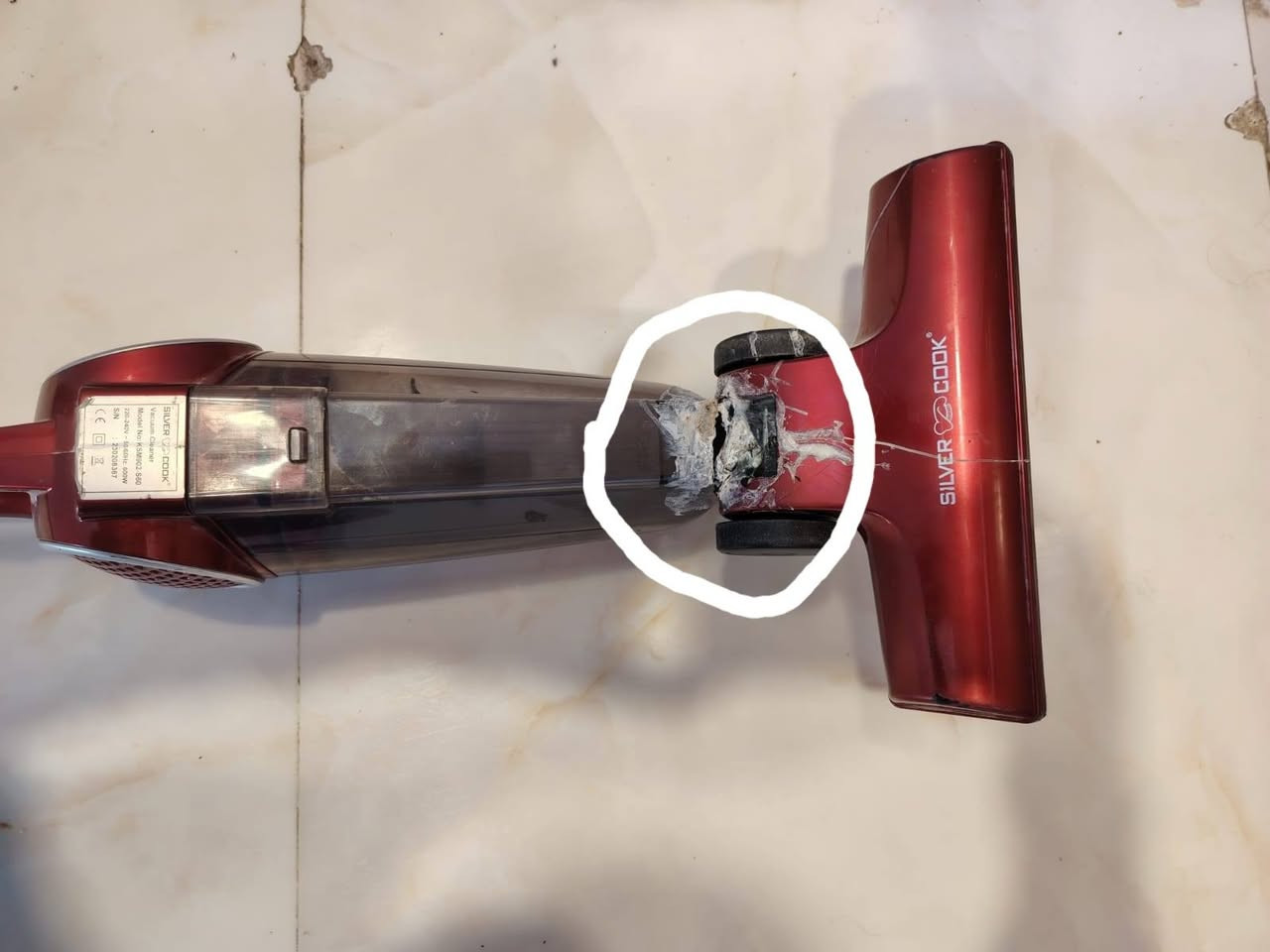 مكنسه كهربائيه شغاله وعل فحص
الضرر ماشر بالصوره ملحوم صمغ السعر 8 الاف
***********
