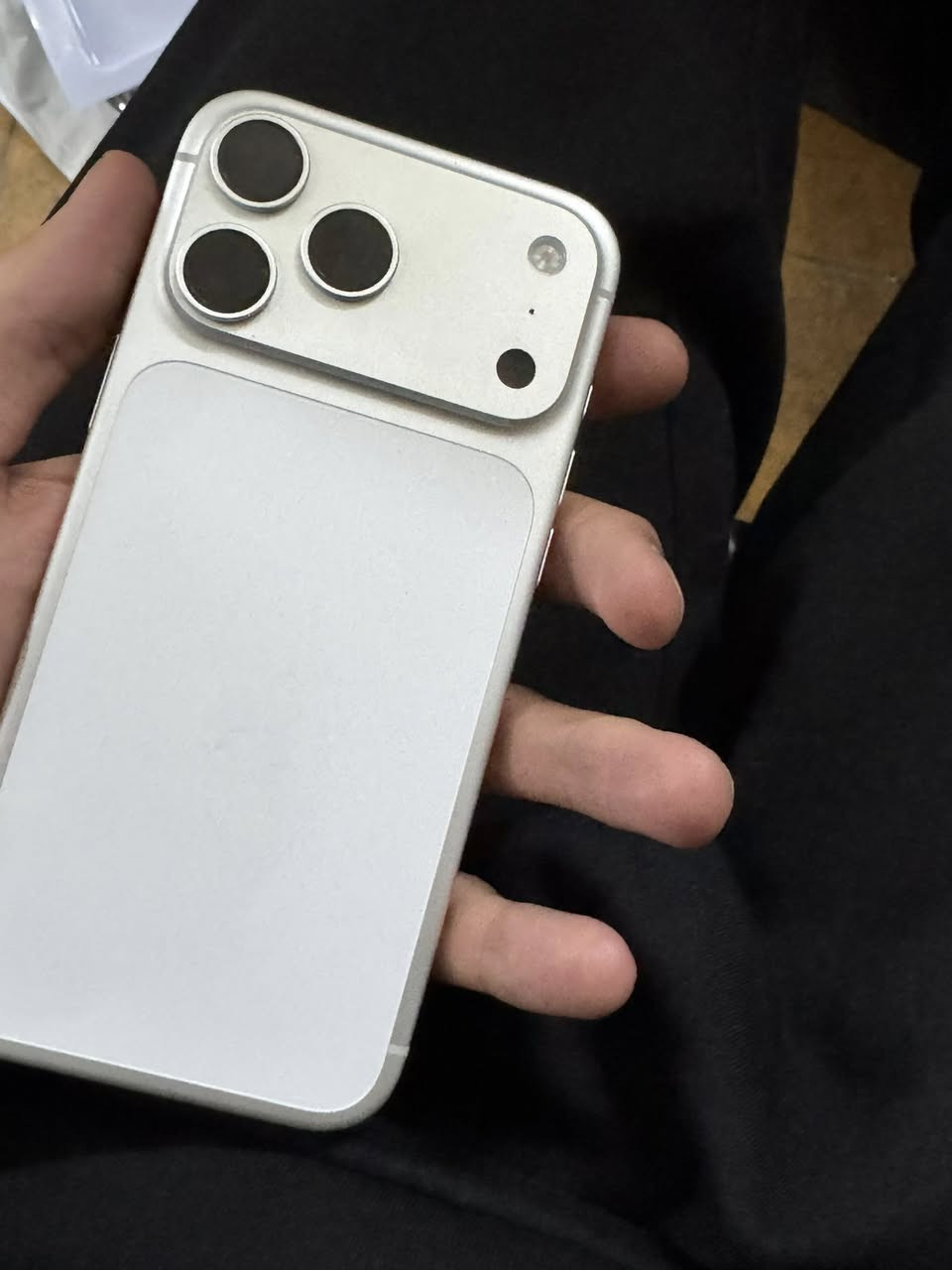 ايفون 17 برو ماكس
ذاكرة 256
نضافة 100%
شريحة الكترونية 
نسخة اليابان 
بطارية100%
 مشحون فقط9 مرات
جهاز جديد شخط واحد مابي 
سعرة 1.800.000
وبي مجال بسيط
مكاني بغداد الكاظمية 
***********
