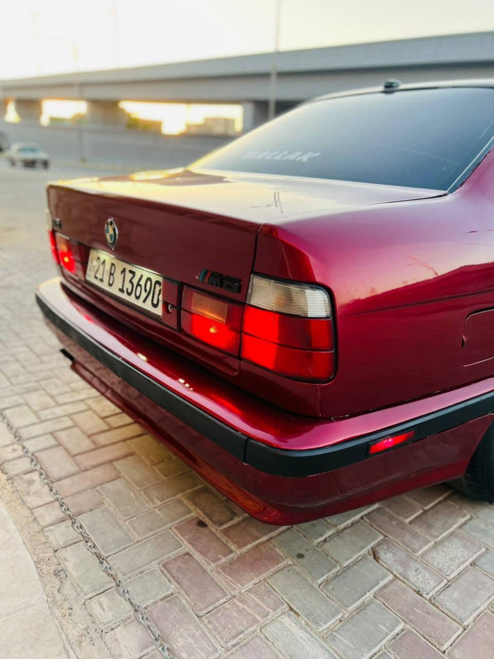 للبيع BMW 525i
حجم 525i اصل
موديل 92
 محرك مسكر عدل المرغوب
 كير اوتماتيك
كير ومحرك شرط
رقم سليمانيه تحويل مباشر
سنويه لل 28 هزه جديد
 بجم عريض 
 تخم تاير جديد
 حداديه جديده 
فتحه سلايت
سنترلك تقفيل
غرفه جديده 
بطاين 4 جديد
 كهربائيات مكفوله كلها شغاله
 كشنات جلد
 السياره مال جناي احلى من الصور
مكان السياره تكريت 
السعر 62 وبيه مجال قليل
للستفسار ***********
