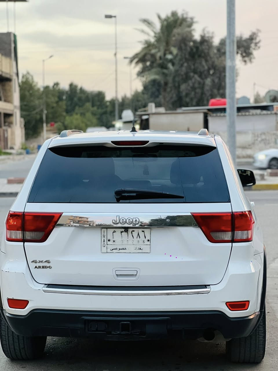 جيب لاريدو 2013
محرك 3600 
كير ومكينه كفاله
شواصي لغود
العنوان شارع فلسطين
السعر 155 وبيها مجال
صدر تخم تاير لايت زنون
***********
