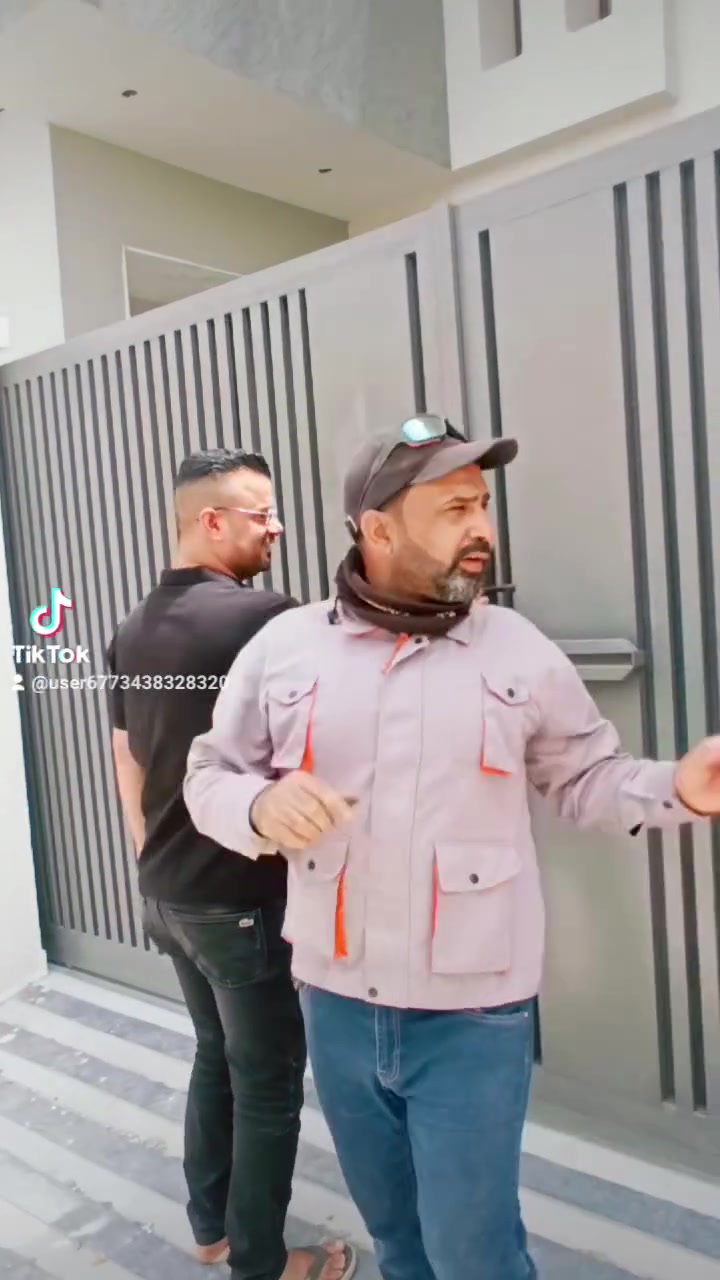 عمل ابواب سلايت موديل تيوبات
الحديد 2ملم 
صبغ حراري 
سكه بليت مغلون 4ملم 
علي داود الحداد لعمل كافة أنواع الحداده والقمريات الكيسبان 😉 
***********
