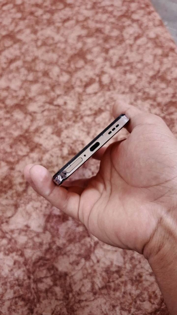 جهاز oppo RENO 12F 5G
 
معالج دايمنستي 6300
ببجي 60 فريم 
ذاكرة 256 رام 12+12
شاشه 120 هرتر
بطارية 5000 
واضح بالصور كامل الجهاز 
عيبو الوحيد صار قبل يومين اثر وكعه وما يبين بالفحص لكن للامانه من تستخدمو العاب بمكان حار جدا وخصوصا هو وعلشحن يصير تعليك خفيف باللمس مجرد ما تطفي الجهاز وتشغلو يرجع تمام 
للبيع او مراوس
تواصل واستفسار خاص او اتصل
***********
